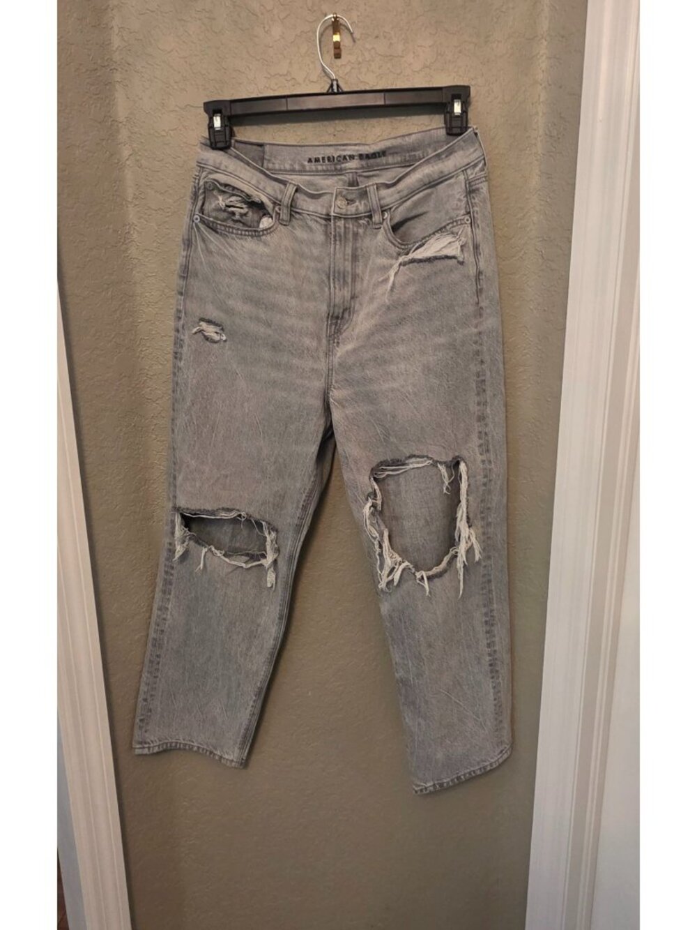 American Eagle Light Gray Highest Rise 90s Boyfriend Distressed Jeans 10 X Short